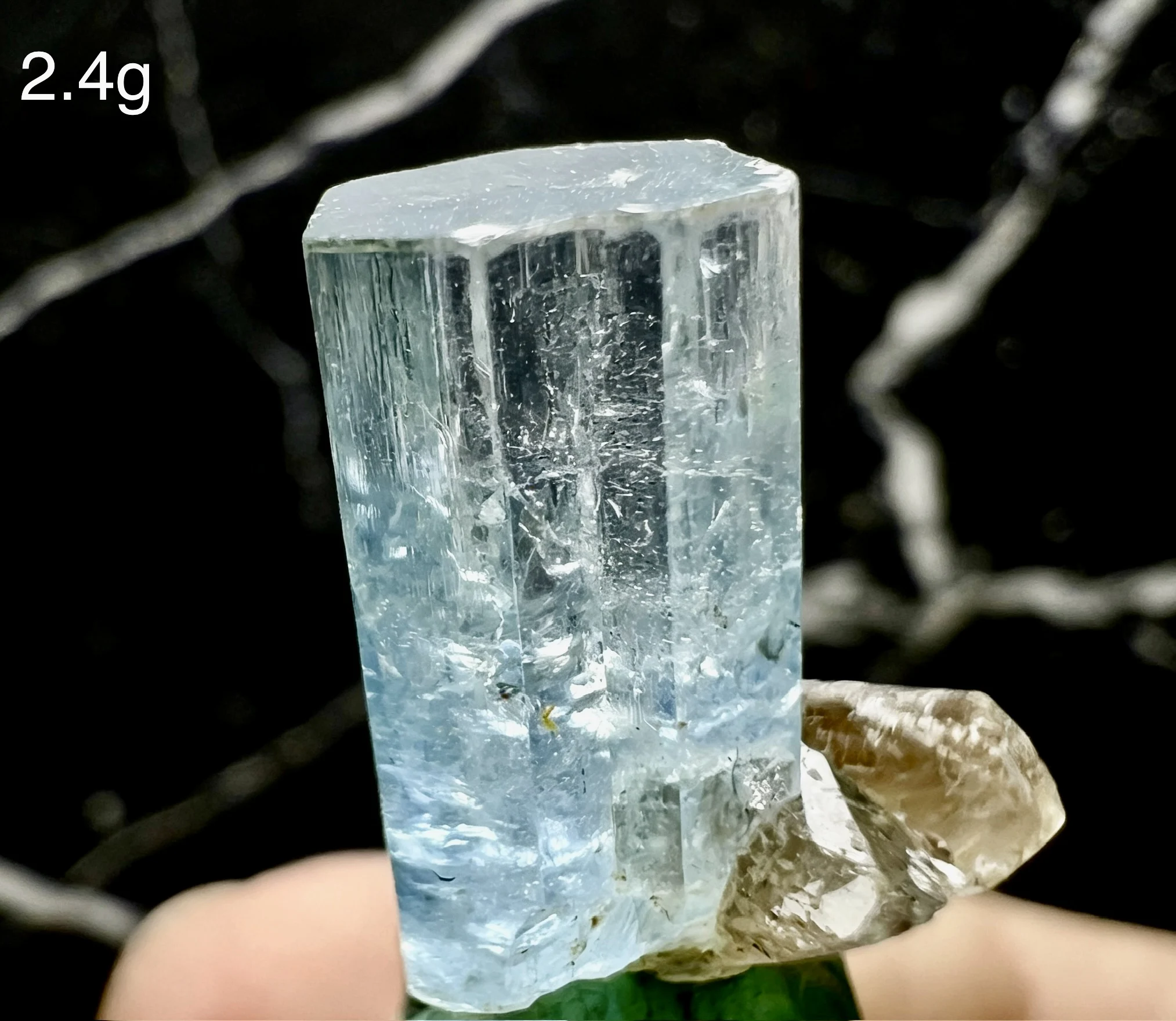 Natural aquamarine rough stone specimen, uniquely formed by nature, home decoration, healing crystal, collectible gemstone.
Natural aquamarine rough stone specimen, uniquely formed by nature, home decoration, healing crystal, collectible gemstone.