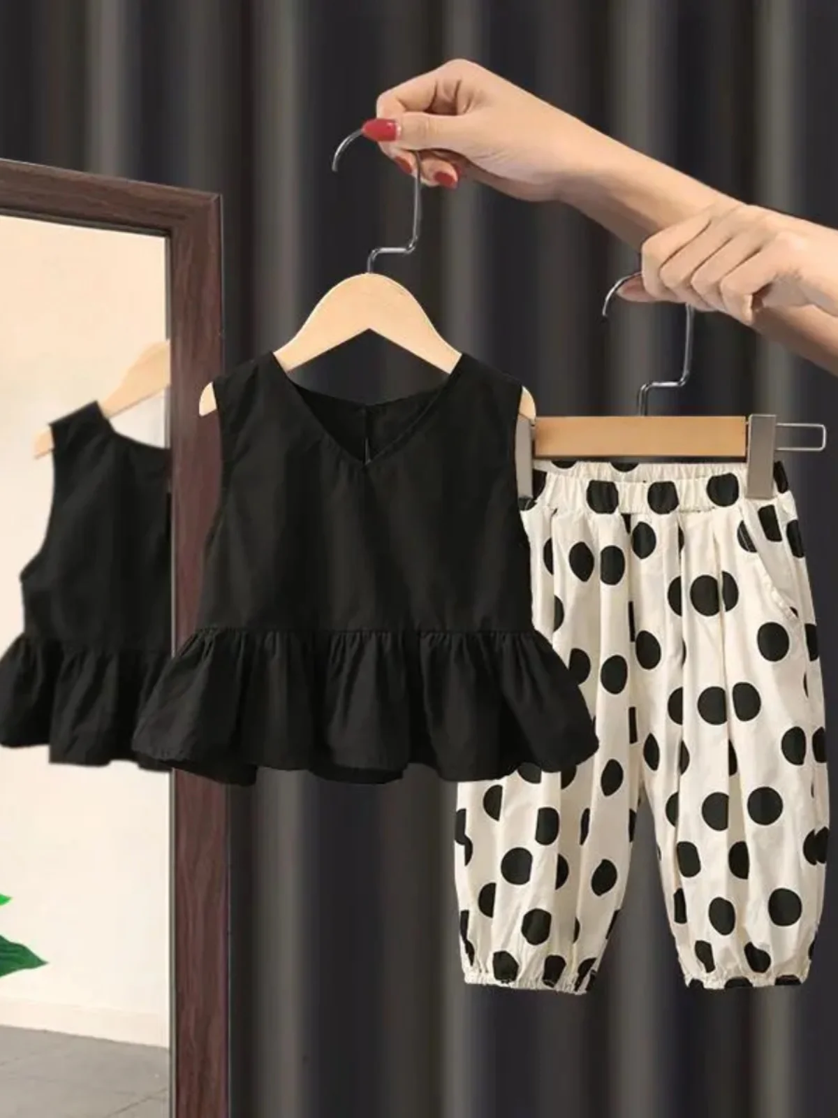 Летняя одежда для девочек, противомоскитный жилет и брюки, комплект из двух предметов, детская одежда, корейский круглый хлопок с принтом в горошек...
Летняя одежда для девочек, противомоскитный жилет и брюки, комплект из двух предметов, детская одежда, корейский круглый хлопок с принтом в горошек...