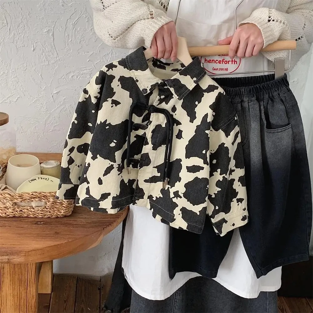 Весенне-осенние корейские куртки 2024, детские куртки для мальчиков, хлопковое пальто с отложным воротником для маленьких мальчиков, пальто с принтом, сращенная верхняя одежда для маленьких мальчиков
Весенне-осенние корейские куртки 2024, детские куртки для мальчиков, хлопковое пальто с отложным воротником для маленьких мальчиков, пальто с принтом, сращенная верхняя одежда для маленьких мальчиков