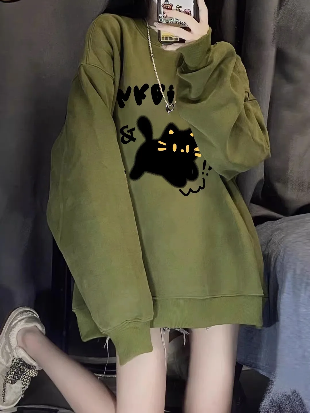 Green Fleece-lined Round-neck Sweatshirt Women's Chic Retro White-enhancing Winter Jacket Large Size Design Sense Korean Style
Green Fleece-lined Round-neck Sweatshirt Women's Chic Retro White-enhancing Winter Jacket Large Size Design Sense Korean Style
