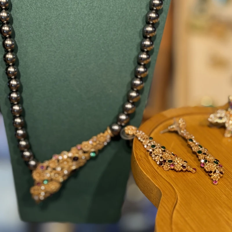 Vintage Copper Gold Color Floral Black Pearl Rhinestone Necklace Drop Earring Luxury For Women Accessories And Jewelry Set Brand
Vintage Copper Gold Color Floral Black Pearl Rhinestone Necklace Drop Earring Luxury For Women Accessories And Jewelry Set Brand
