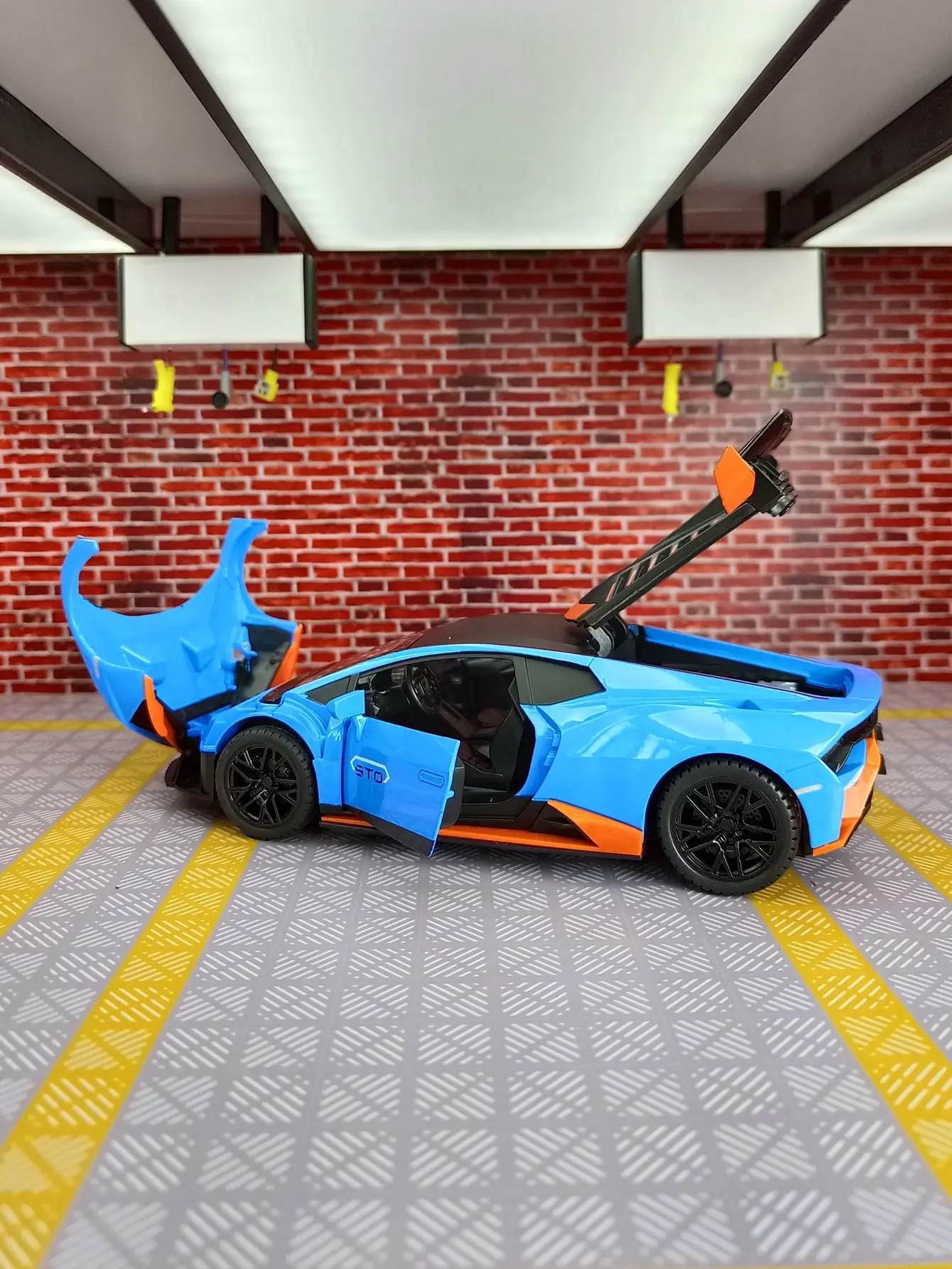 Lamborghini Huracán STO 2022 simulation alloy model toy car Equipped with simulated sound and lighting functions Birthday gift
Lamborghini Huracán STO 2022 simulation alloy model toy car Equipped with simulated sound and lighting functions Birthday gift