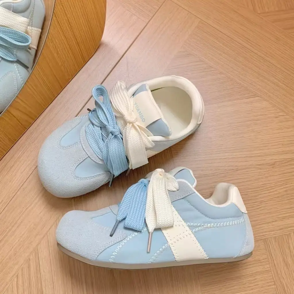 Breathable Floral Edged Thick Sole White Sneakers for Women Mint Green Bread Loaf Shoes Ins Style Versatile Chunky Sneakers
Breathable Floral Edged Thick Sole White Sneakers for Women Mint Green Bread Loaf Shoes Ins Style Versatile Chunky Sneakers