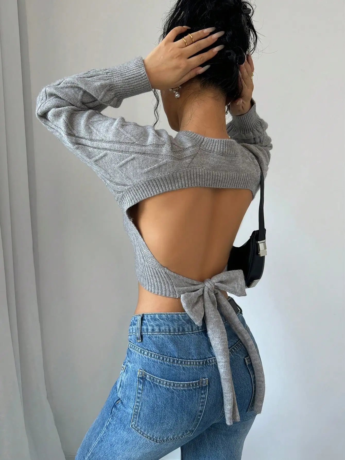 Backless Tie-Up Knitted Sweater for Women, Long Sleeve Crop Top with Bow Detail, Fall Winter Fashion
Backless Tie-Up Knitted Sweater for Women, Long Sleeve Crop Top with Bow Detail, Fall Winter Fashion