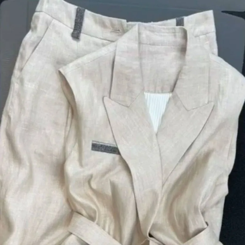 Ahigh-end Beige Suit-style Suit for Women New Spring Style Stylish Commuter Lace-up Vest Pants Two-piece Set Simple Women’s Wear
Ahigh-end Beige Suit-style Suit for Women New Spring Style Stylish Commuter Lace-up Vest Pants Two-piece Set Simple Women’s Wear