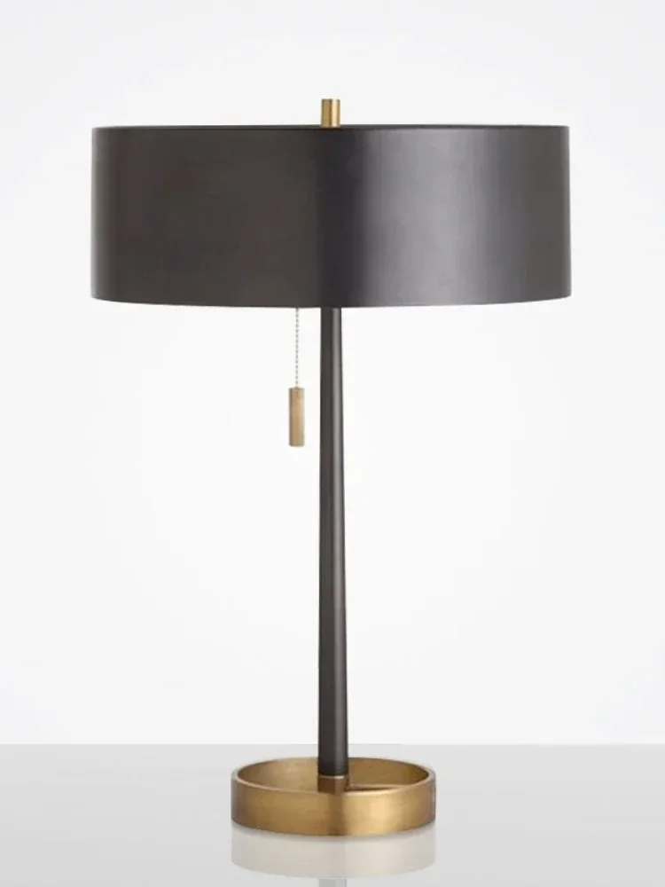 Современная простая черная настольная лампа с металлическим креплением, дизайнерская Американская модель ретро для гостиной, кабинета, спальни, прикроватный светильник
Современная простая черная настольная лампа с металлическим креплением, дизайнерская Американская модель ретро для гостиной, кабинета, спальни, прикроватный светильник