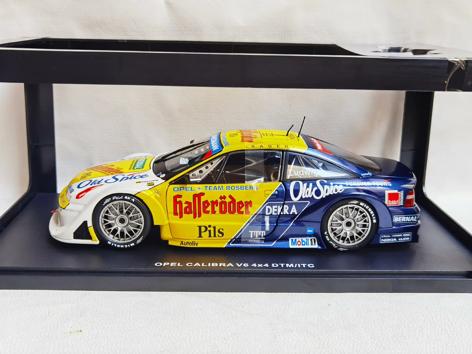 Diecast WERK83 1/18 Scale OPEL Calibra V6 1995 Opel Racing Alloy Car Model Collectible Toy Gift Souvenir Display Ornament
Diecast WERK83 1/18 Scale OPEL Calibra V6 1995 Opel Racing Alloy Car Model Collectible Toy Gift Souvenir Display Ornament