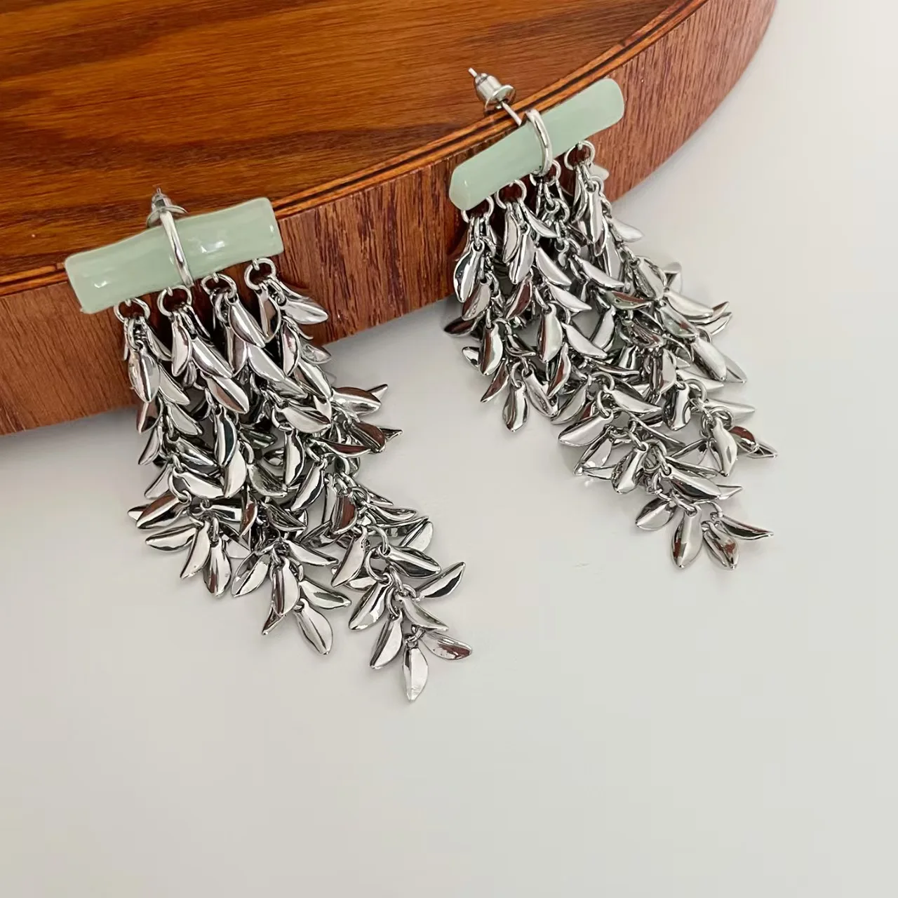 2025 Summer 925 Silver Synthetic Jade Bamboo Statement Earring Multi-layers Wheat Jadeite Ear Drop Dangle Modern Party Accessory
2025 Summer 925 Silver Synthetic Jade Bamboo Statement Earring Multi-layers Wheat Jadeite Ear Drop Dangle Modern Party Accessory