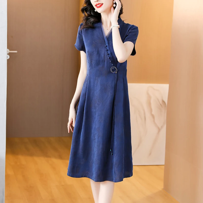 2023 New Fashion Silk Solid Color Dress Women's Summer Versatile V-neck Short Sleeve Loose Fit Casual Holiday Dress Vestidos
2023 New Fashion Silk Solid Color Dress Women's Summer Versatile V-neck Short Sleeve Loose Fit Casual Holiday Dress Vestidos