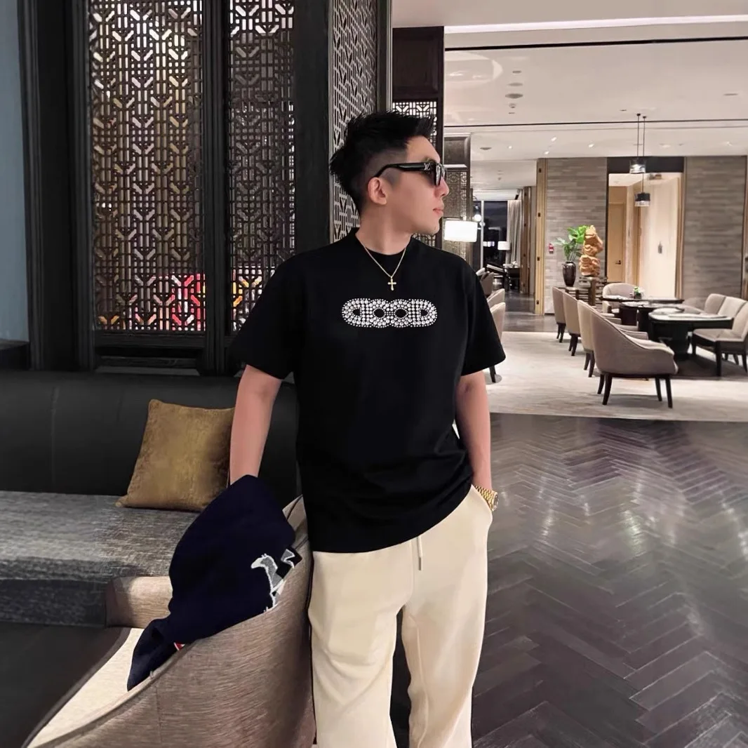 2026 Goodbrand Fashion Summer Collection Tri-color Embroidered Rhinestone Casual Short-Sleeve T-Shirt for Men and Women
2026 Goodbrand Fashion Summer Collection Tri-color Embroidered Rhinestone Casual Short-Sleeve T-Shirt for Men and Women