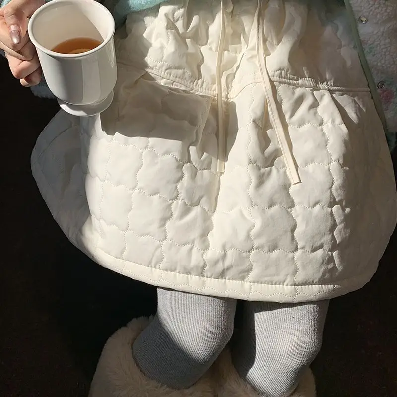 Autumn and winter padded short skirt 2025 Korean girl elastic high-waisted A-shaped three-dimensional fluffy skirt
Autumn and winter padded short skirt 2025 Korean girl elastic high-waisted A-shaped three-dimensional fluffy skirt