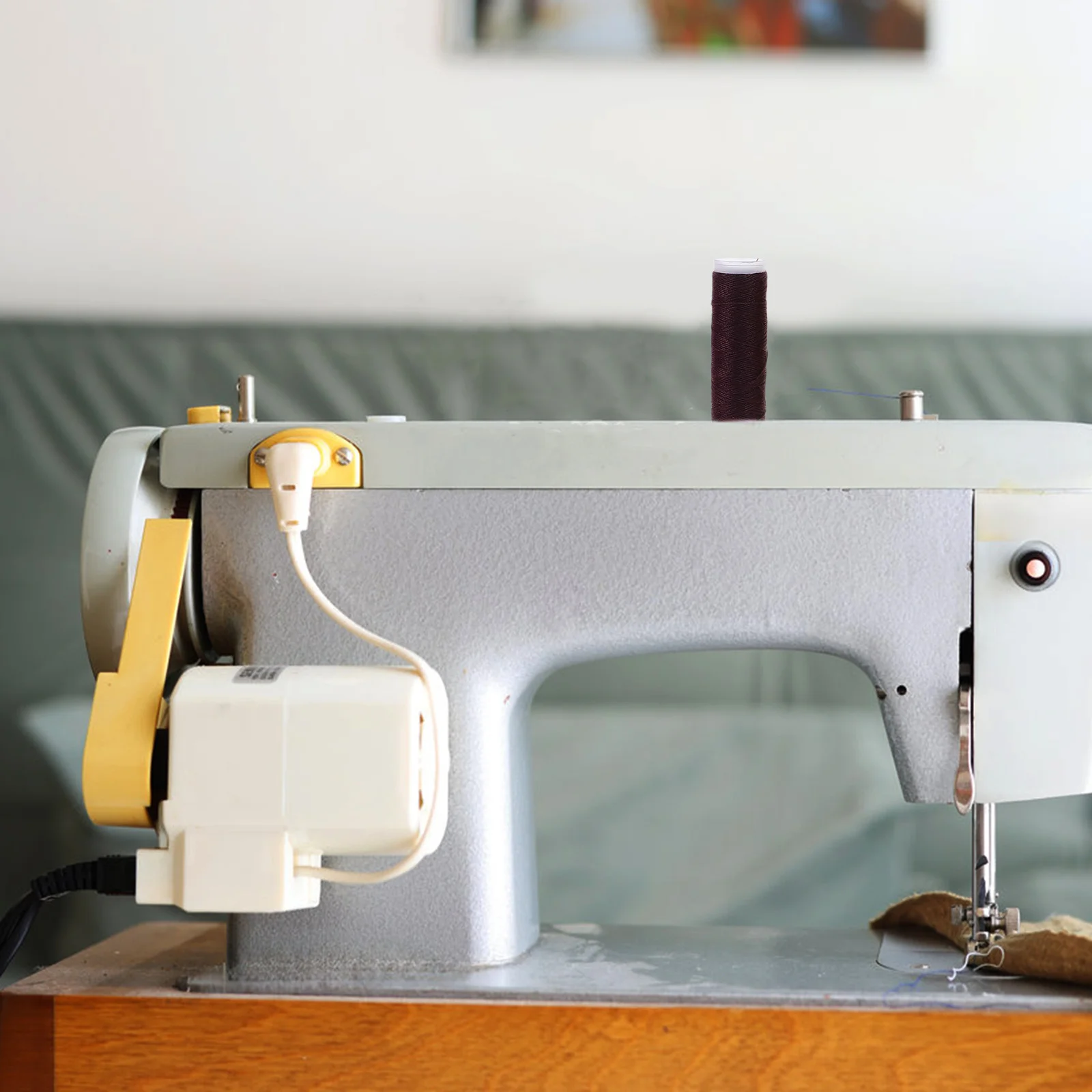 111Pcs Colorful Thread Set for Sewing Machine Strong Stitching Threads Ideal for Beginners Household Repairs and Creative Fabric
111Pcs Colorful Thread Set for Sewing Machine Strong Stitching Threads Ideal for Beginners Household Repairs and Creative Fabric