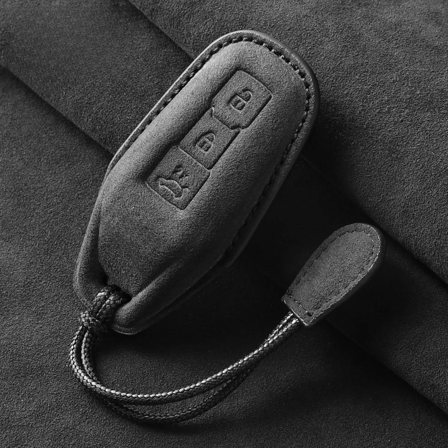 Premium Alcantara Key Case for Audi A5L Q6L e-tron | Full-Wrap Protection with Magnetic Strap
Premium Alcantara Key Case for Audi A5L Q6L e-tron | Full-Wrap Protection with Magnetic Strap