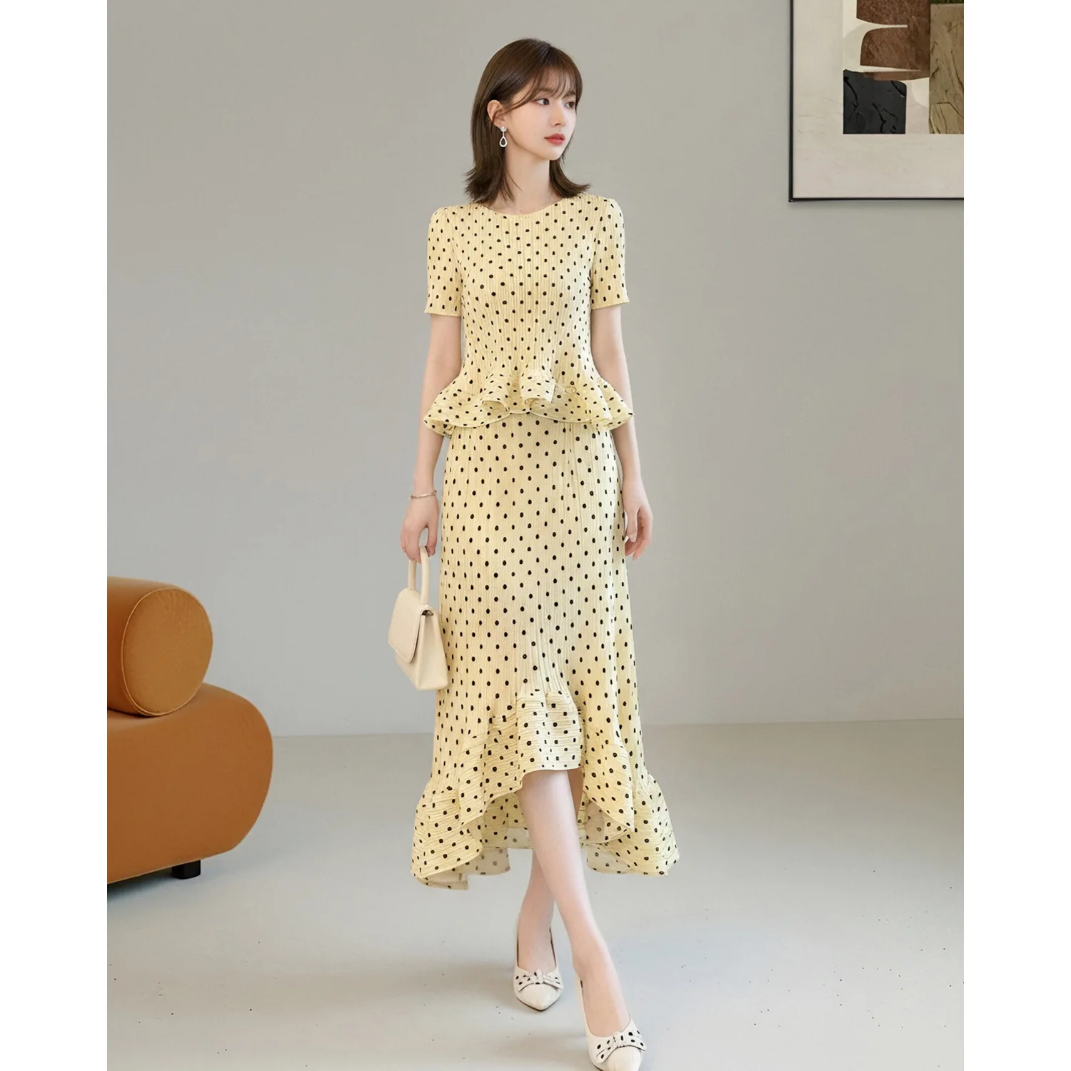Miyake Pleated Women's Casual Suit 2026 New French Romantic Polka Dot Short-sleeved Top Ruffled Skirt Two-piece Set
Miyake Pleated Women's Casual Suit 2026 New French Romantic Polka Dot Short-sleeved Top Ruffled Skirt Two-piece Set