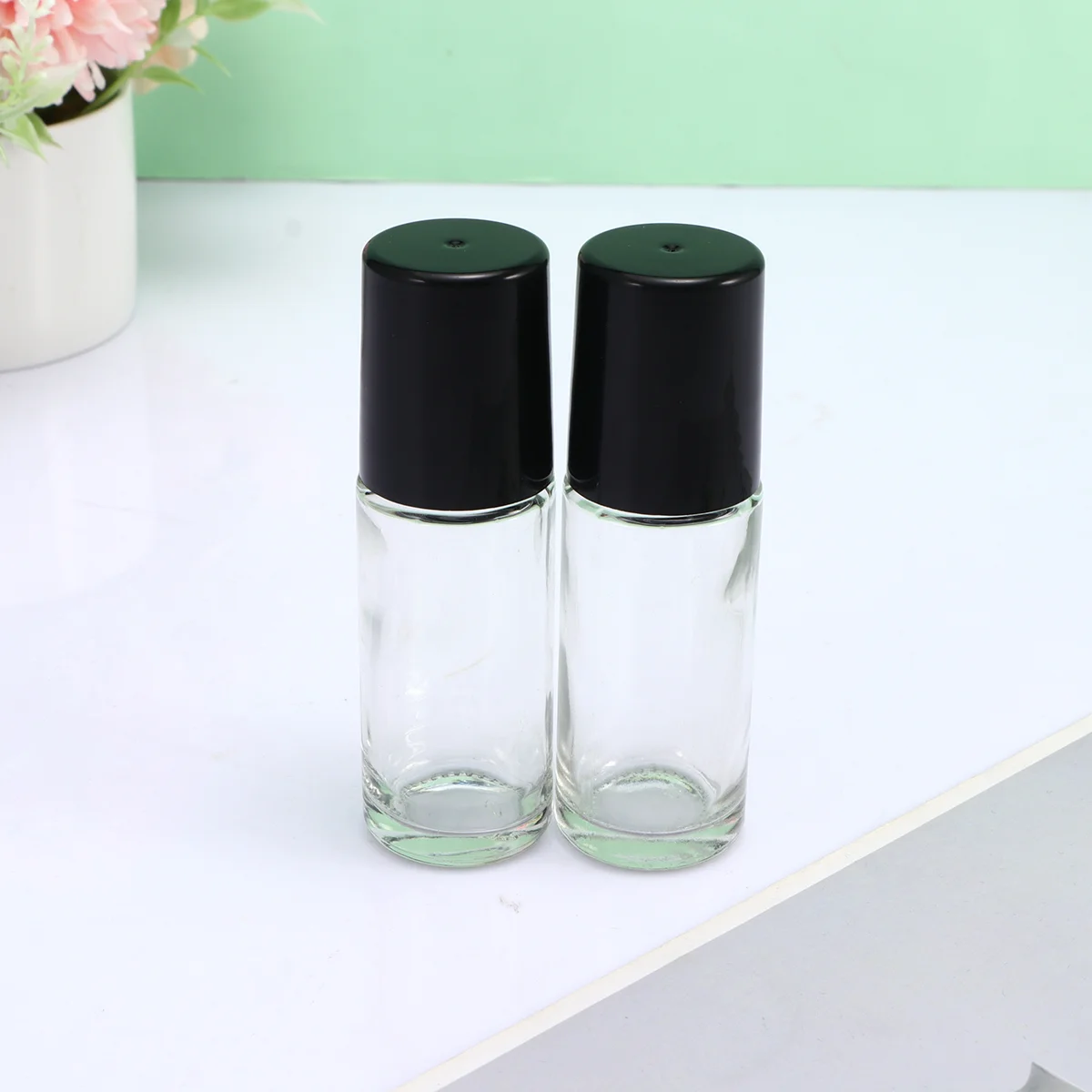 4pcs 30ml Empty Roll-on Bottle Beads Essential Oil Bottle Portable Sub Bottle Anti-leak Small Sample Bottle for Home Use (Black
4pcs 30ml Empty Roll-on Bottle Beads Essential Oil Bottle Portable Sub Bottle Anti-leak Small Sample Bottle for Home Use (Black
