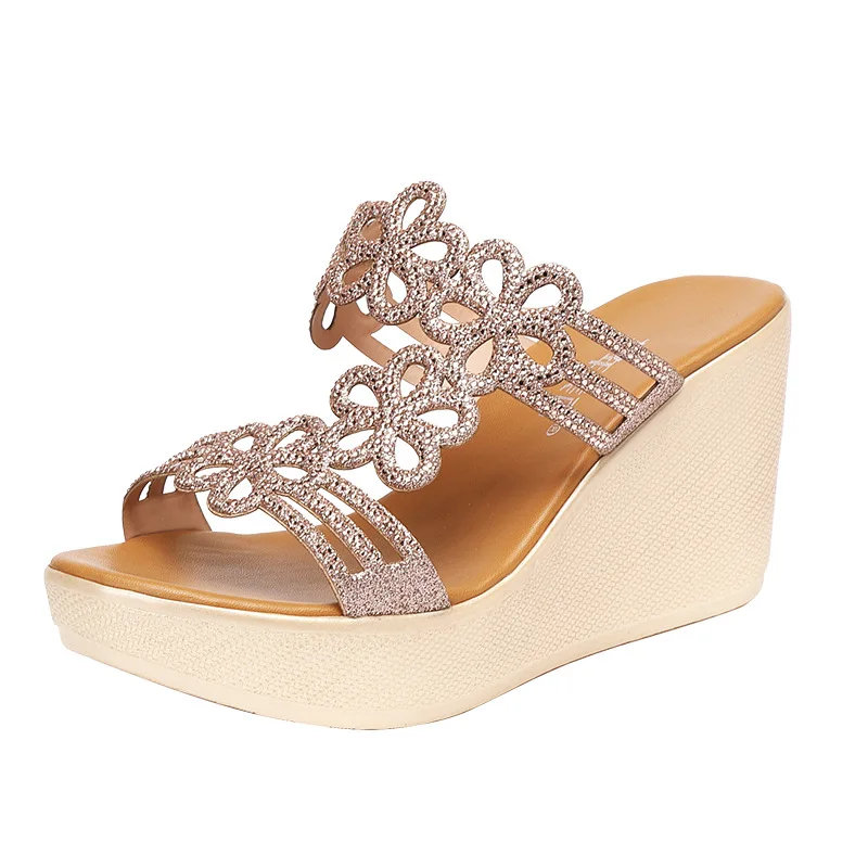 Элегантные женские шлепанцы на танкетке с вырезом на платформе, современная летняя офисная обувь на высоком каблуке 8 см, сандалии-шлепанцы большого размера 32-43 
Элегантные женские шлепанцы на танкетке с вырезом на платформе, современная летняя офисная обувь на высоком каблуке 8 см, сандалии-шлепанцы большого размера 32-43