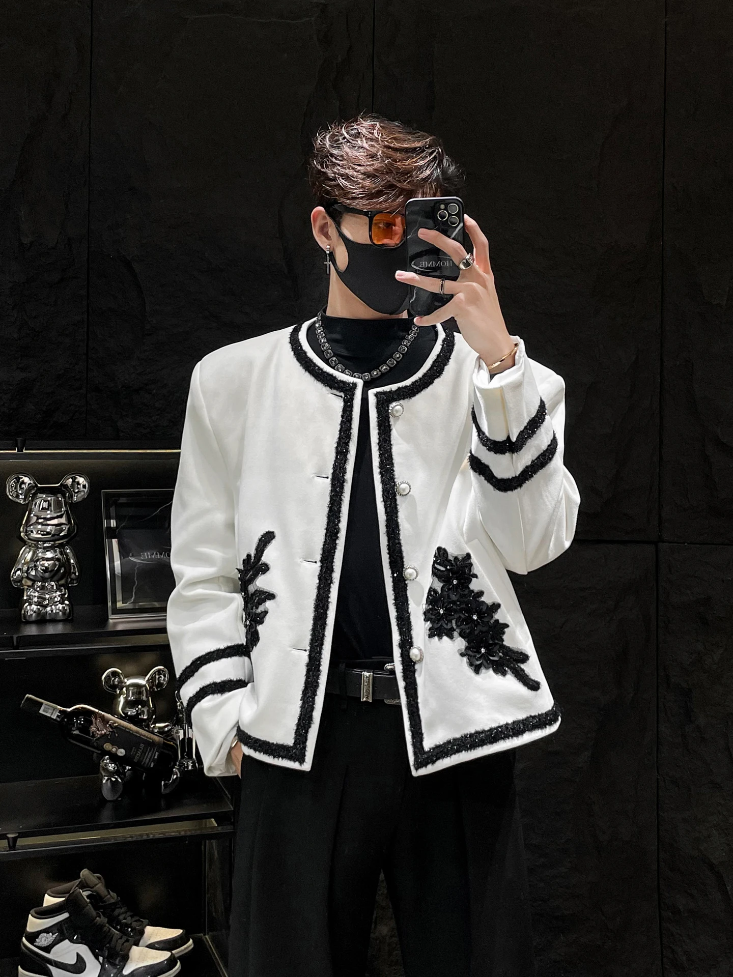 White Embroidered ort Jaet for Men by HOMME Korean Sle Youth Faion Loose Fit Spring Autumn Seasonal Bla And White C...
White Embroidered ort Jaet for Men by HOMME Korean Sle Youth Faion Loose Fit Spring Autumn Seasonal Bla And White C...