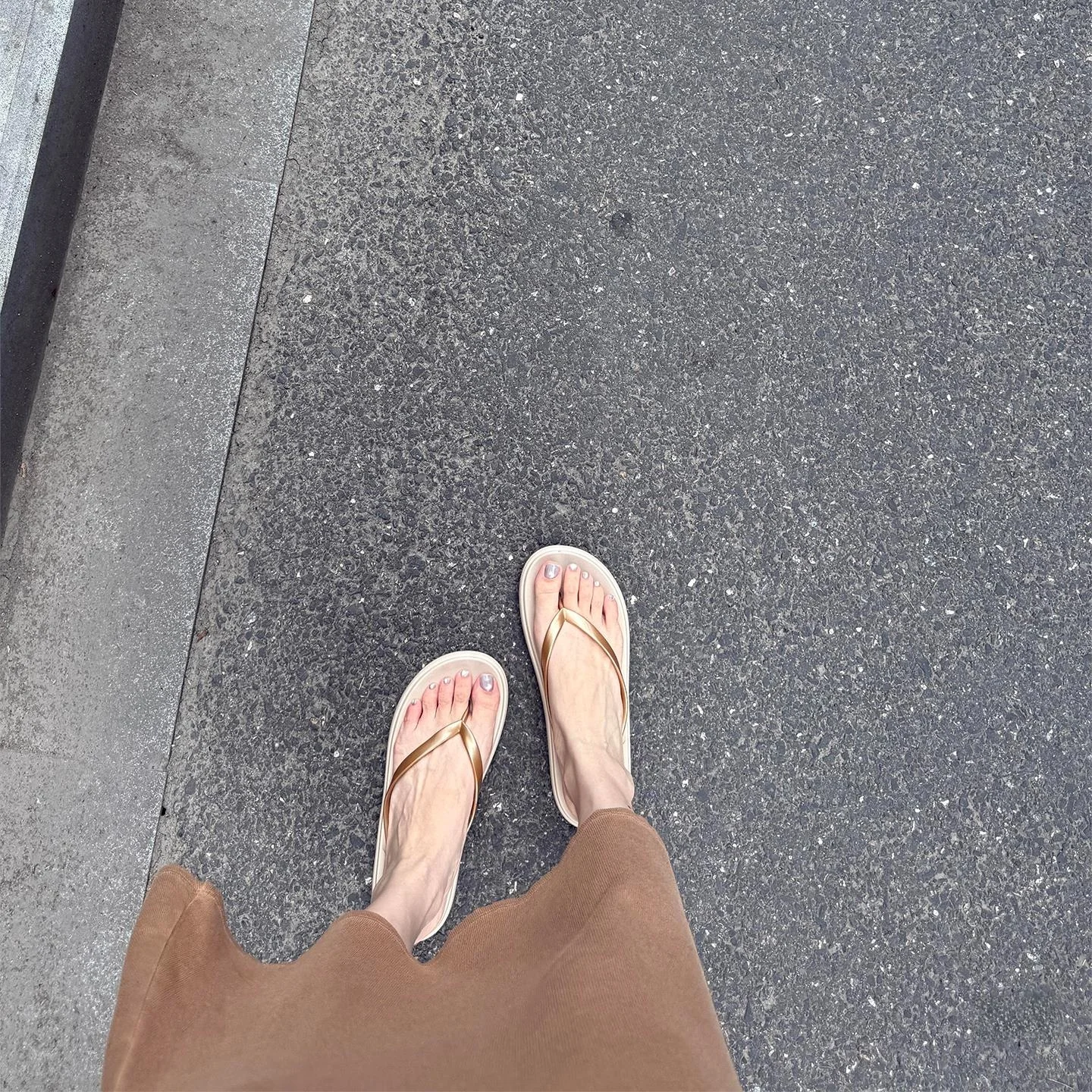Beach Summer Fashion Women's Sandals Anti-Slip Soft Bottom Toe Posture Correction Flip Flops Travel Holiday High-End Feeling
Beach Summer Fashion Women's Sandals Anti-Slip Soft Bottom Toe Posture Correction Flip Flops Travel Holiday High-End Feeling