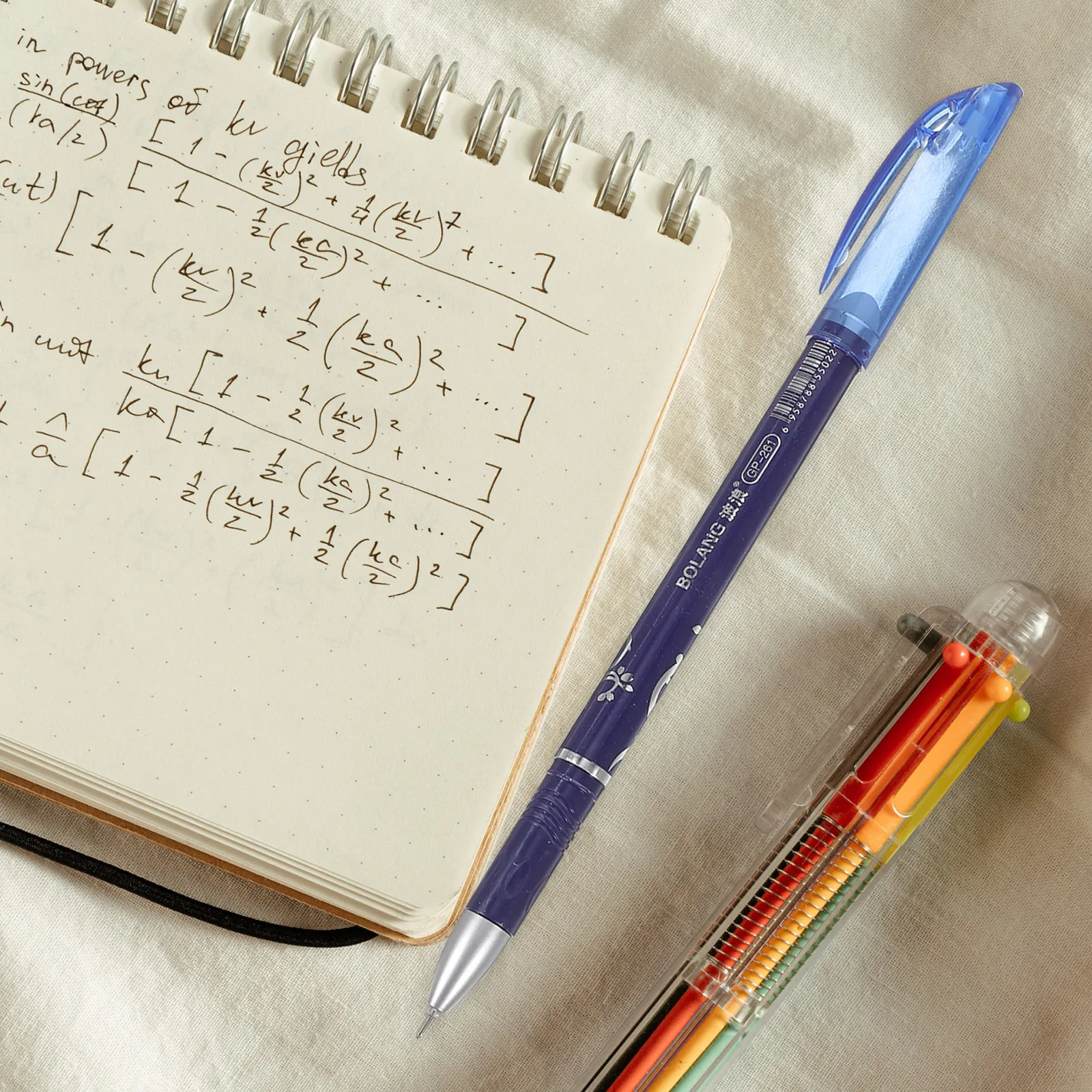 Набор из 12 стираемых ручек с синими чернилами, 0,5 мм, тонкие, гладкие, для письма, оптом, для студентов и офиса
Набор из 12 стираемых ручек с синими чернилами, 0,5 мм, тонкие, гладкие, для письма, оптом, для студентов и офиса