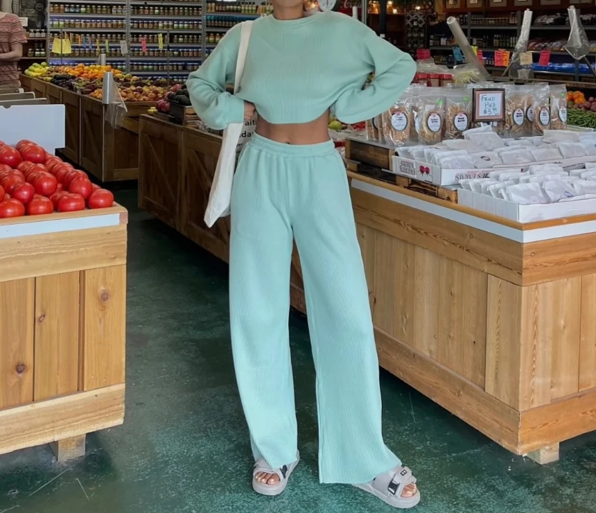 Temperament Commuting Two Piece Set Women Outfit 2023 Autumn New Fashion Casual Solid Round Neck Pullover&high Waist Pants Set
Temperament Commuting Two Piece Set Women Outfit 2023 Autumn New Fashion Casual Solid Round Neck Pullover&high Waist Pants Set
