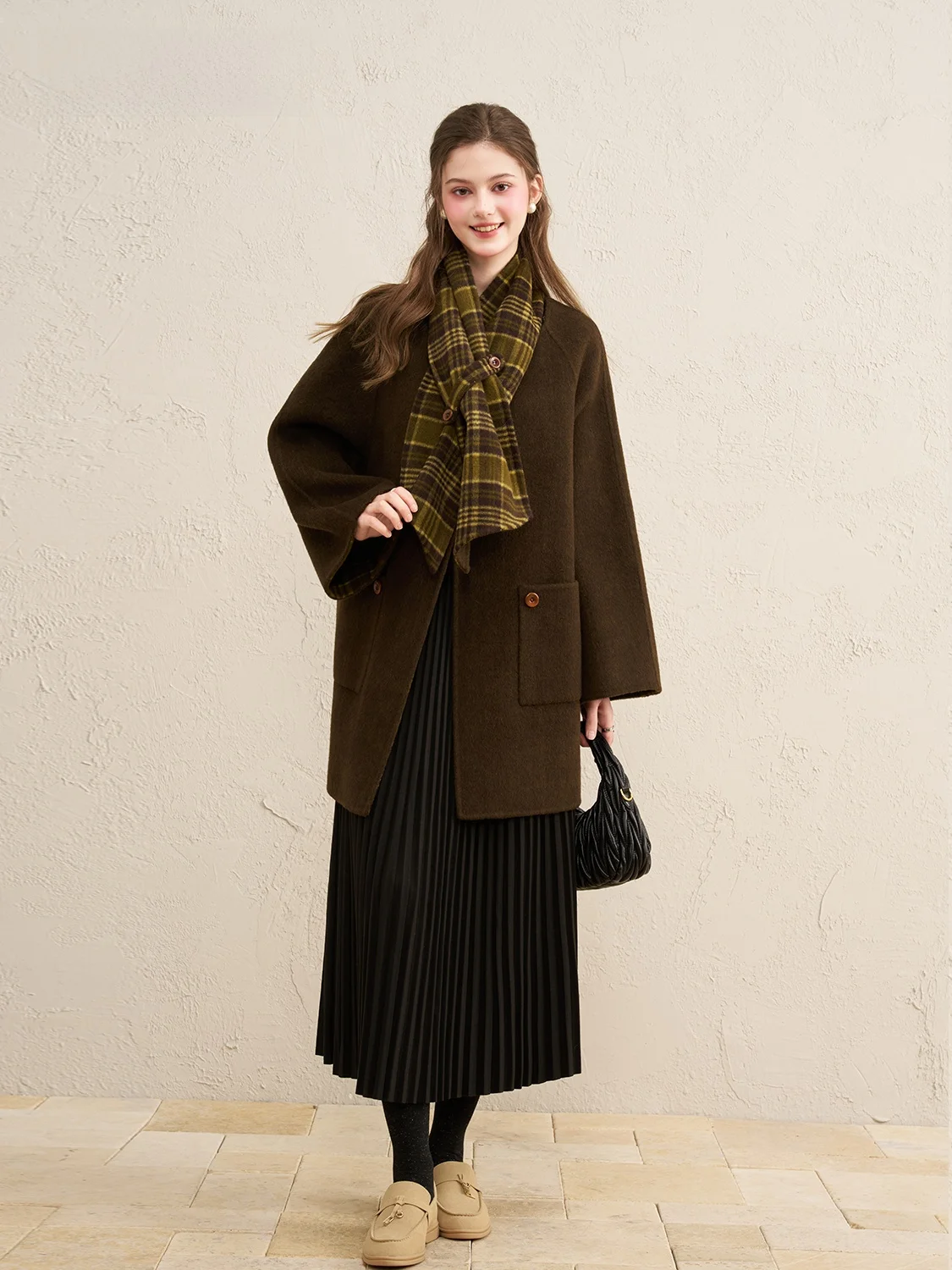 Double-Sided Woolen Plaid Coat Scarf Collar AB-Face Winter Fashion High-End Feel Loose Fit Long Sleeve Women's Outerwear
Double-Sided Woolen Plaid Coat Scarf Collar AB-Face Winter Fashion High-End Feel Loose Fit Long Sleeve Women's Outerwear