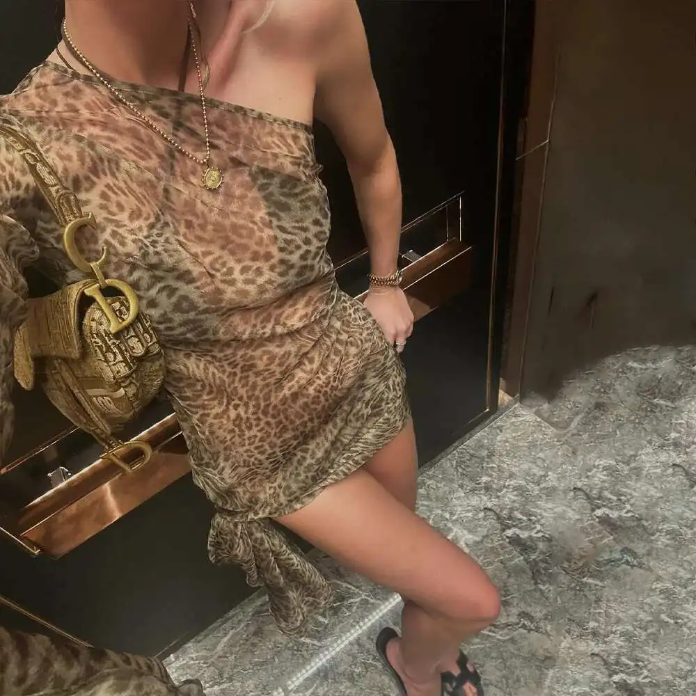 New 2025 Summer Leopard Pattern Dress Sexy Perspective Slant Shoulder Single Sleeve Slimming Spicy Girl Long Dress Vestido Women
New 2025 Summer Leopard Pattern Dress Sexy Perspective Slant Shoulder Single Sleeve Slimming Spicy Girl Long Dress Vestido Women