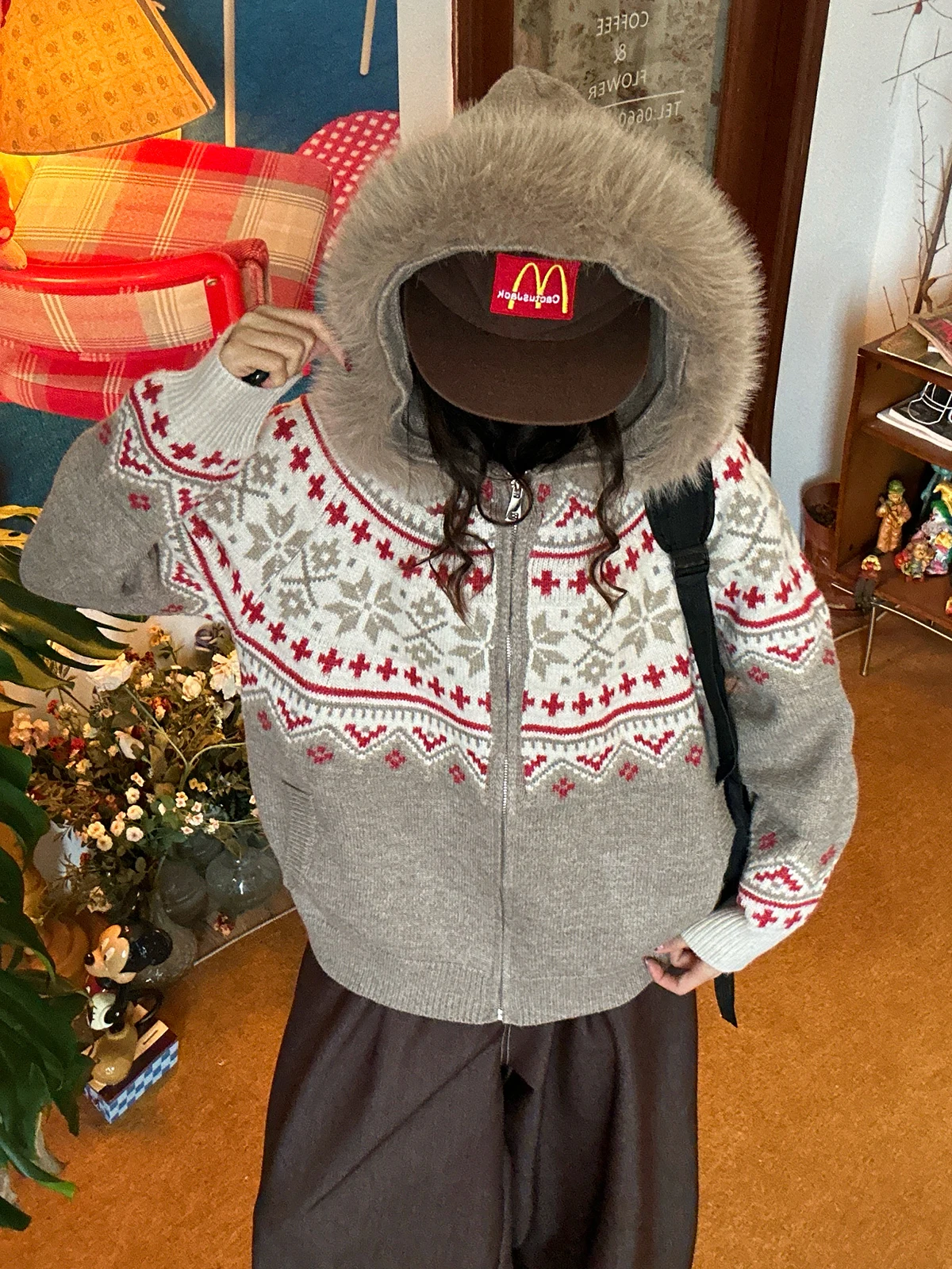 Женский вязаный свитер-пальто в стиле ретро с капюшоном и молнией, длинный рукав, повседневная зимняя верхняя одежда от C2 Fair Isle
Женский вязаный свитер-пальто в стиле ретро с капюшоном и молнией, длинный рукав, повседневная зимняя верхняя одежда от C2 Fair Isle