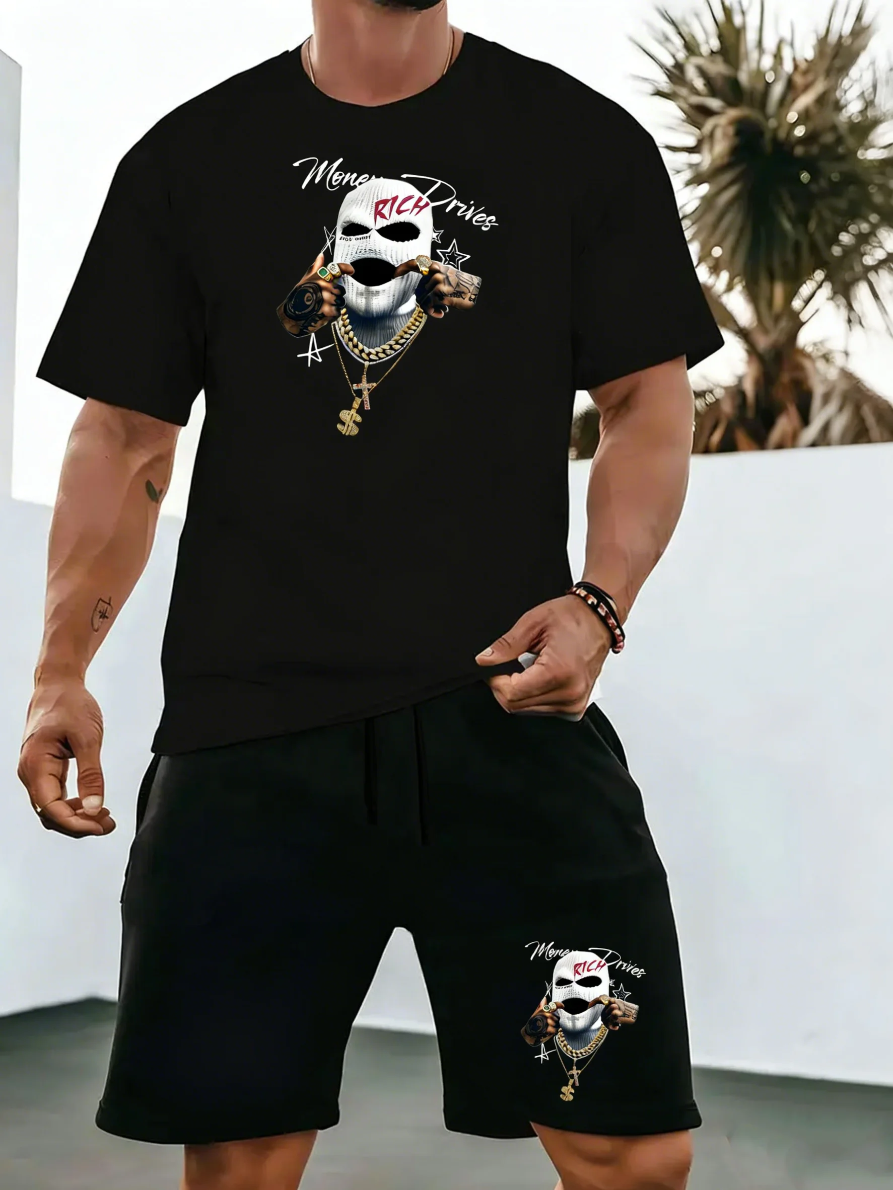 Summer new men's casual sportswear set with round-neck t-shirt, short sleeves and shorts. Features Money Drives print
Summer new men's casual sportswear set with round-neck t-shirt, short sleeves and shorts. Features Money Drives print