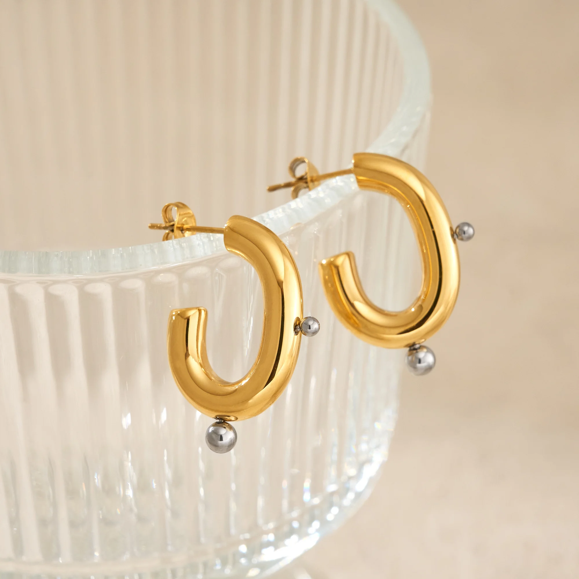 DASEIN 2025 New Stainless Steel Super Shine C HOOP Earrings INS Trendy 18k Pvd Gold Plated Classical OOTD Jewelry for Women
DASEIN 2025 New Stainless Steel Super Shine C HOOP Earrings INS Trendy 18k Pvd Gold Plated Classical OOTD Jewelry for Women