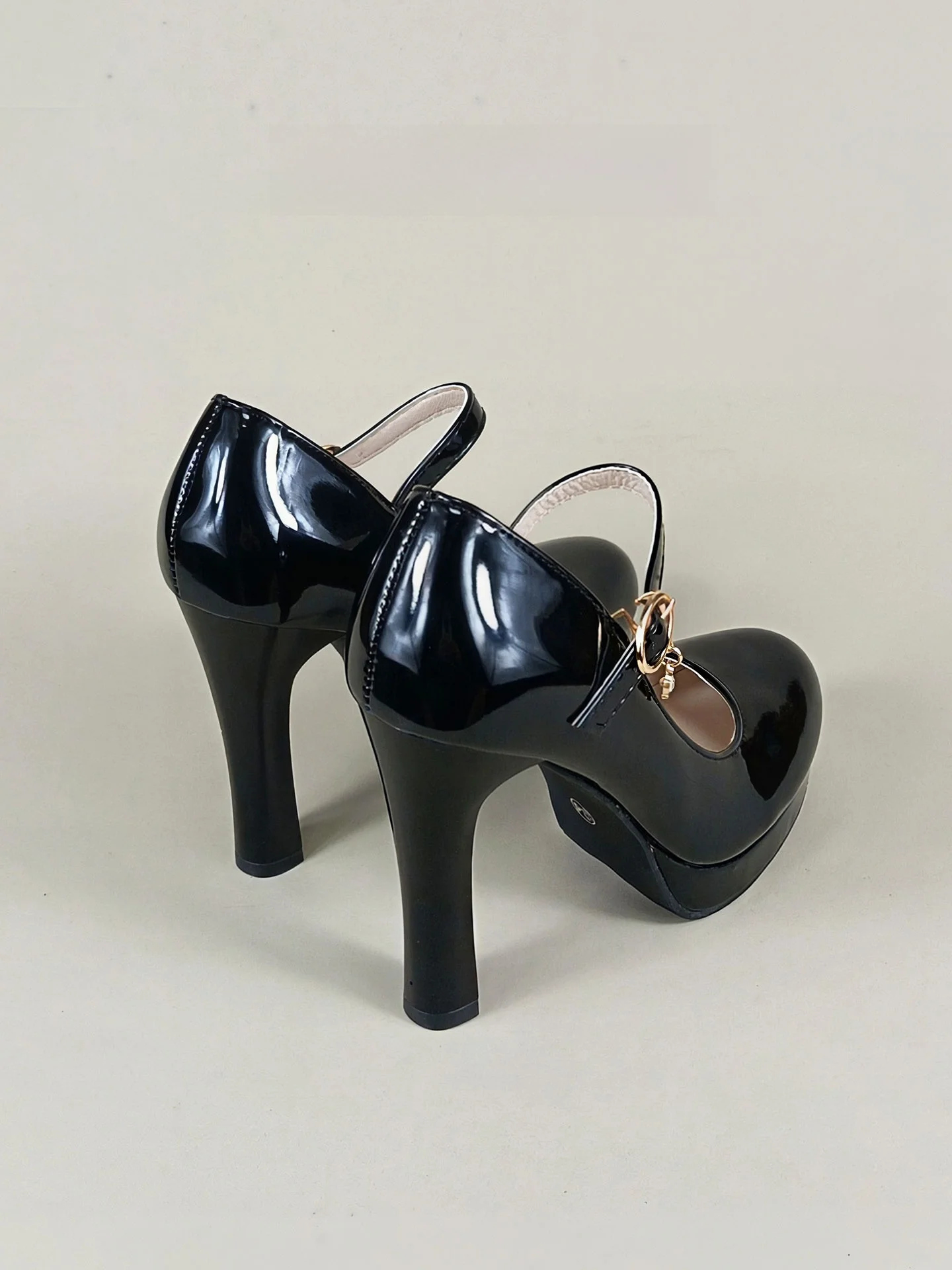 Retro Sle High Heels Mary Janes round Toe Waterproof Platform Thi Heel Bla Patent Leather Single oes for Young Women
Retro Sle High Heels Mary Janes round Toe Waterproof Platform Thi Heel Bla Patent Leather Single oes for Young Women