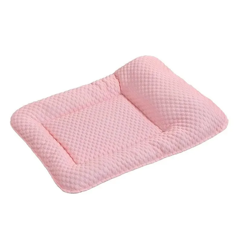 Cooling Ice Silk Pet Mat Summer Dog and Cat Bed Washable Breathable Pet Cooling Pad
Cooling Ice Silk Pet Mat Summer Dog and Cat Bed Washable Breathable Pet Cooling Pad