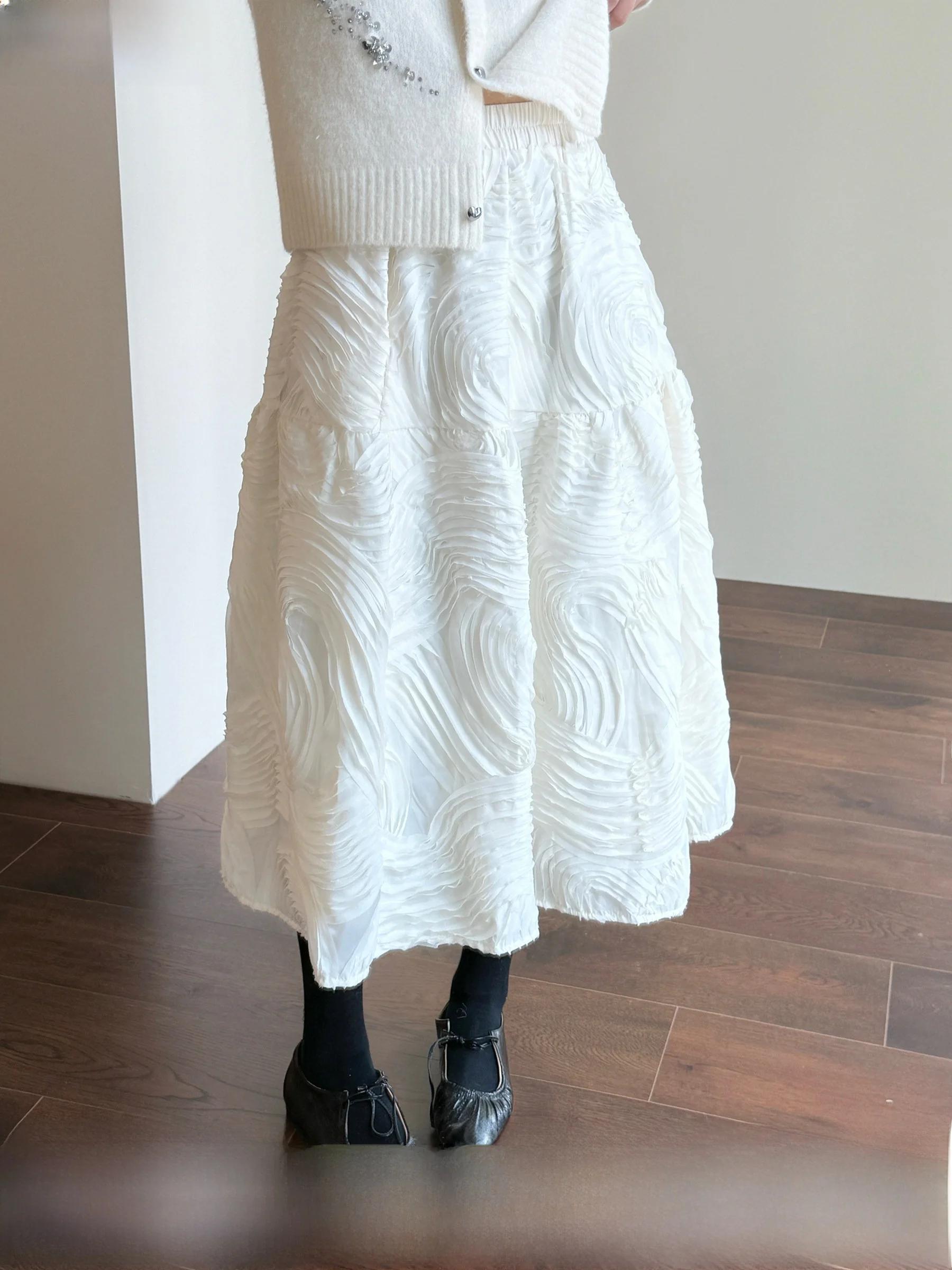 Tasyavan Chao Artistic Embroidered Fairy Half Skirt A-Line Midi Umbrella Skirt 3D Flower Sculpture High Waist Slim Fit
Tasyavan Chao Artistic Embroidered Fairy Half Skirt A-Line Midi Umbrella Skirt 3D Flower Sculpture High Waist Slim Fit