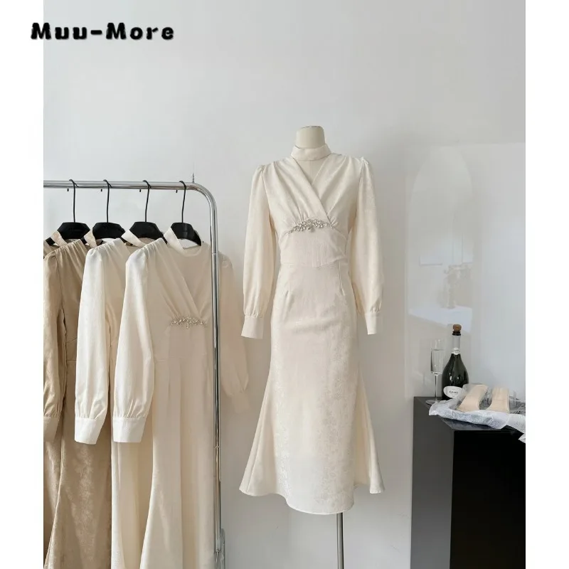 Vintage Luxury Long Sleeve Solid Color Slim Fit Midi Dresses 2024 Spring Women Casual V-neck Thin Elegant Chiffon A-Line Dress
Vintage Luxury Long Sleeve Solid Color Slim Fit Midi Dresses 2024 Spring Women Casual V-neck Thin Elegant Chiffon A-Line Dress