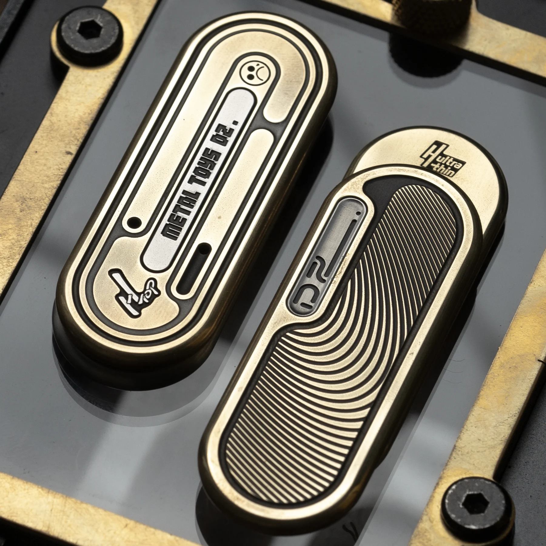 1 шт. Dz.2025 новый механический толкатель для карт TOP-H с инкрустацией, мастерство изготовления, модный EDC, игрушечная карта для снятия стресса, толкатель, щелкающая монета
1 шт. Dz.2025 новый механический толкатель для карт TOP-H с инкрустацией, мастерство изготовления, модный EDC, игрушечная карта для снятия стресса, толкатель, щелкающая монета