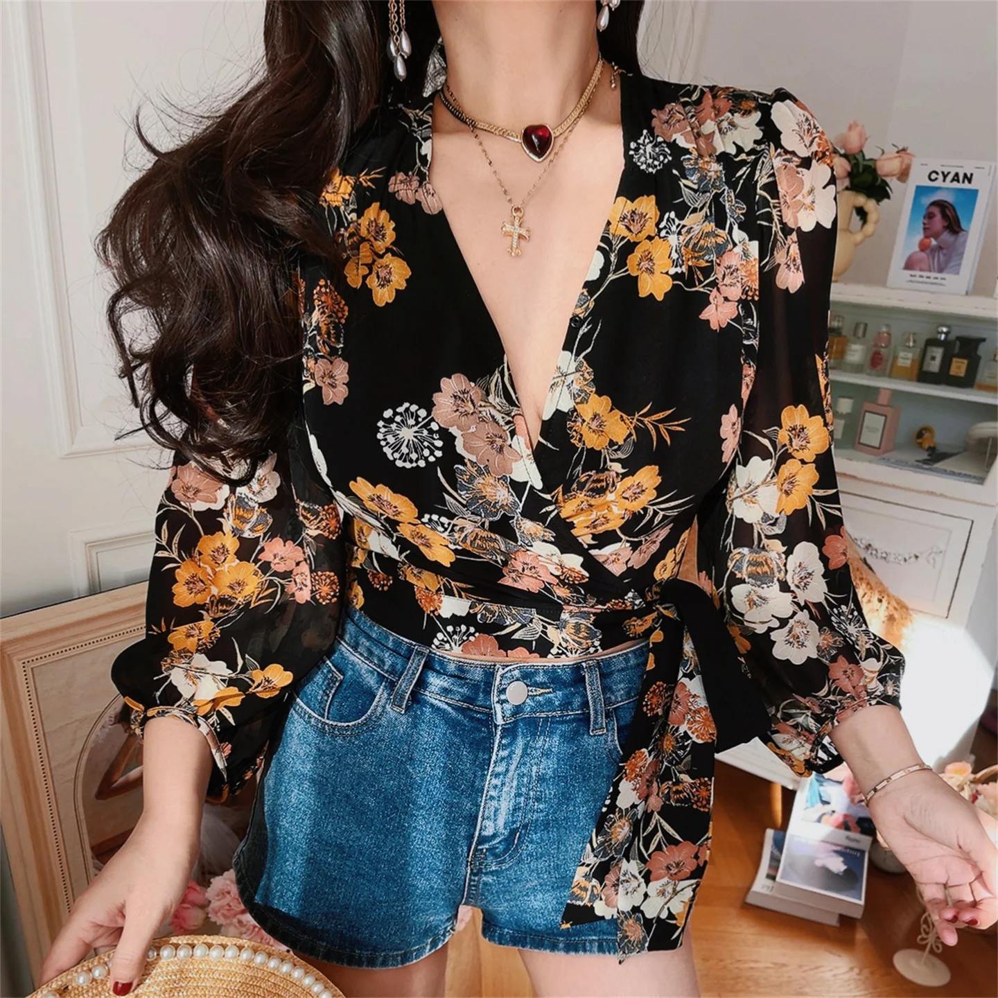V-Neck Slimming Floral Print Shirt Belted Waist Tied Summer Vacation Women's Polyester Fiber Long Sleeve Retro Style Shirt
V-Neck Slimming Floral Print Shirt Belted Waist Tied Summer Vacation Women's Polyester Fiber Long Sleeve Retro Style Shirt