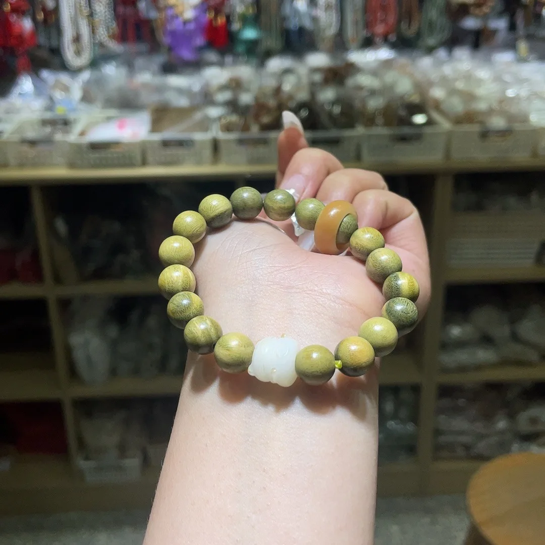 Green Sandalwood with Lucky Cat Running Ring Bracelet, Simple, Fashionable, Exquisite and Versatile, Niche Exquisite Bracelet
Green Sandalwood with Lucky Cat Running Ring Bracelet, Simple, Fashionable, Exquisite and Versatile, Niche Exquisite Bracelet