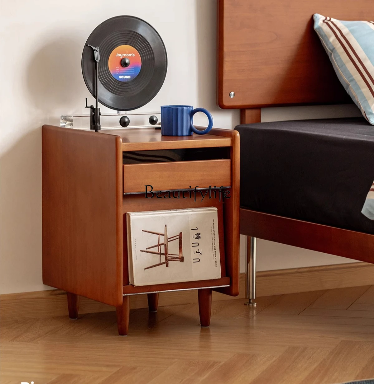 Solid wood bedside table, antique style with pumping locker, simple small apartment
Solid wood bedside table, antique style with pumping locker, simple small apartment