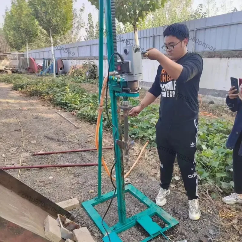 Портативная бытовая небольшая буровая установка для водяных скважин мощностью 2,2 кВт со штативом с ручным управлением
Портативная бытовая небольшая буровая установка для водяных скважин мощностью 2,2 кВт со штативом с ручным управлением