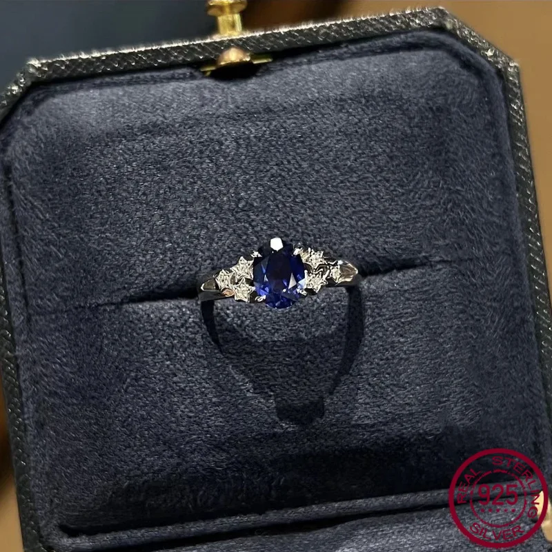 Новое кольцо из серебра 925 пробы с синей сталью 6*8 мм и модное, простое и универсальное обручальное кольцо, высококачественный новый китайский стиль
Новое кольцо из серебра 925 пробы с синей сталью 6*8 мм и модное, простое и универсальное обручальное кольцо, высококачественный новый китайский стиль