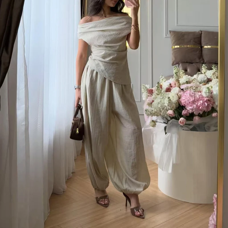 Sexy Single Shoulder Top & Lantern Pants Suit Women's Fashion Pleated Loose 2Pc Outfits Elegant Asymmetrical Solid Summer Sets
Sexy Single Shoulder Top & Lantern Pants Suit Women's Fashion Pleated Loose 2Pc Outfits Elegant Asymmetrical Solid Summer Sets