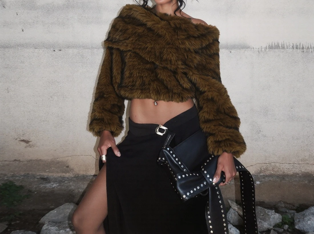 2025 Autumn/Winter New Fashionable Solid Color Personalized Trendy Short Haired Slanted Shoulder Top for Women 
2025 Autumn/Winter New Fashionable Solid Color Personalized Trendy Short Haired Slanted Shoulder Top for Women