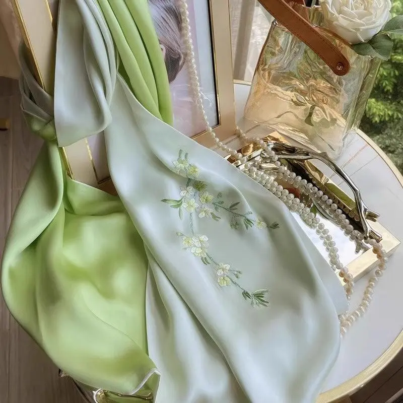 High Quality Silk Scarf Embroidered Autumn and Winter New Double-Sided Cloak Warm Fashion Shawl Thickened Tassel for Women
High Quality Silk Scarf Embroidered Autumn and Winter New Double-Sided Cloak Warm Fashion Shawl Thickened Tassel for Women