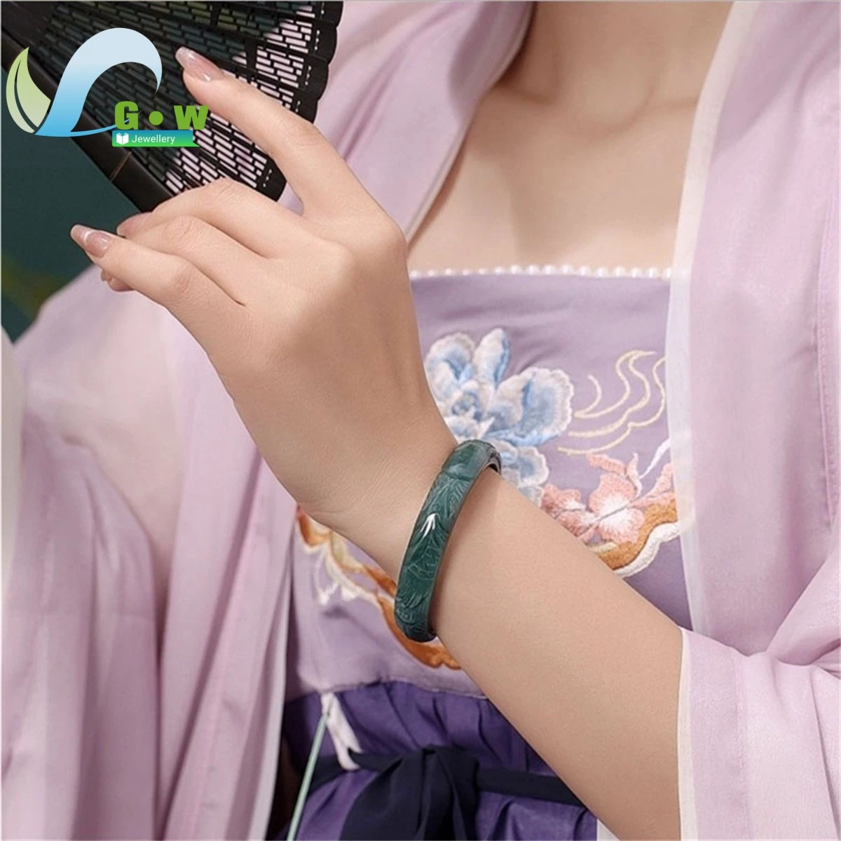 Natural Jadeite Icy Blue Water Color 3D Hand Carved Phoenix Dragon Bracelet Asian Style Jade Bangle Elegant Gift For Women Retro
Natural Jadeite Icy Blue Water Color 3D Hand Carved Phoenix Dragon Bracelet Asian Style Jade Bangle Elegant Gift For Women Retro
