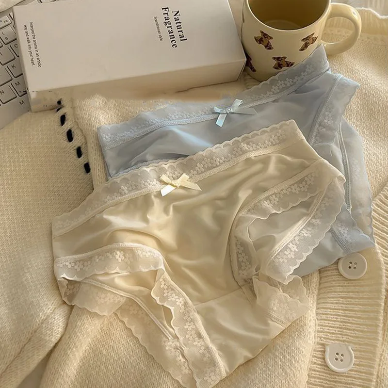 Sexy Fart Facial Mask Pants Spring And Summer Solid Color Ice Silk Underpants Middle Waist Quick Drying Lace Edge For Girls
Sexy Fart Facial Mask Pants Spring And Summer Solid Color Ice Silk Underpants Middle Waist Quick Drying Lace Edge For Girls