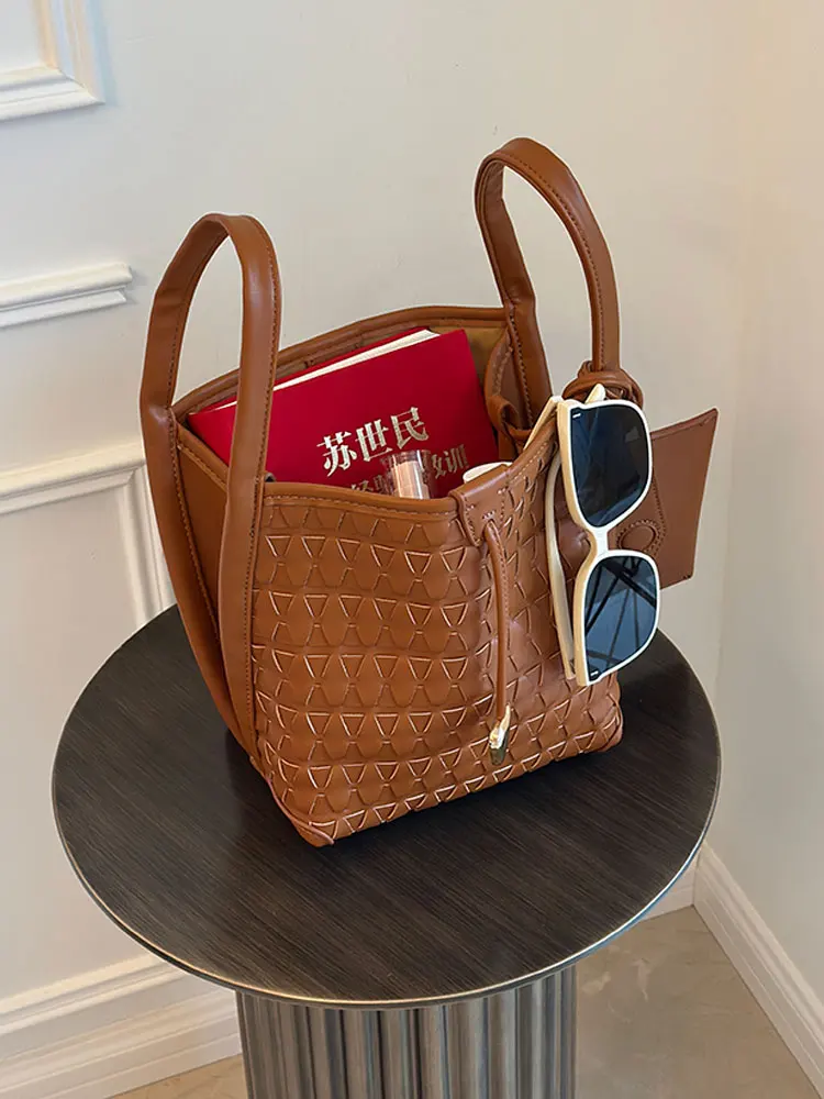 Brown Bucket Basket Handbag Women's Commuter Bag Soft PU Leather Shoulder Handle Tote Bag Fashionable Summer Work Bag
Brown Bucket Basket Handbag Women's Commuter Bag Soft PU Leather Shoulder Handle Tote Bag Fashionable Summer Work Bag