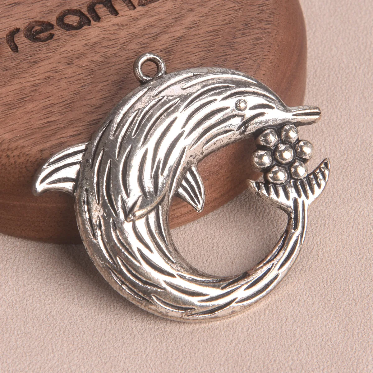 2pcs Dolphin Shape 54x40mm Antique Tibetan Silver Color Metal Charms Pendant For Jewelry Making DIY Crafts Findings
2pcs Dolphin Shape 54x40mm Antique Tibetan Silver Color Metal Charms Pendant For Jewelry Making DIY Crafts Findings
