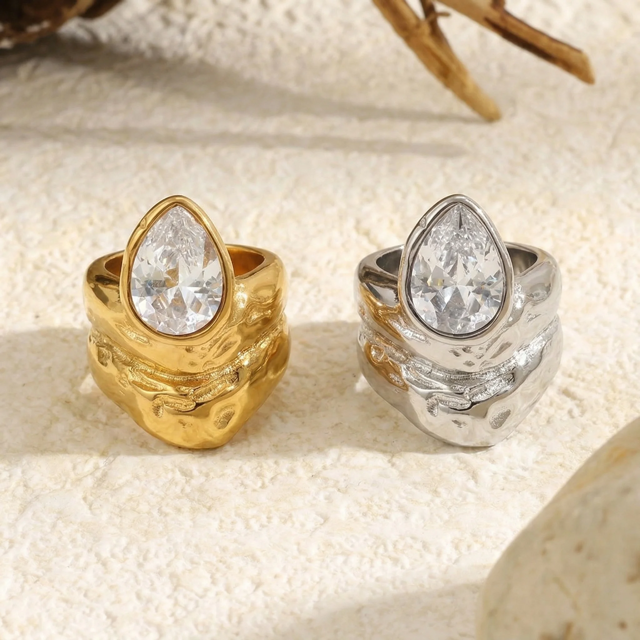 Women's Stainless Steel Plated 18K Gold Heart-Shaped Zircon Earrings Fashion Jewelry Gift
Women's Stainless Steel Plated 18K Gold Heart-Shaped Zircon Earrings Fashion Jewelry Gift