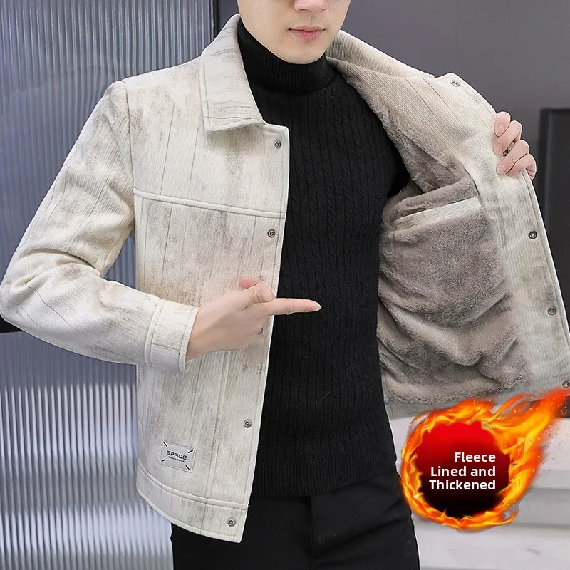 Корейская мужская зимняя куртка из утолщенного теплого флиса с отложным воротником, модная, с цветовыми блоками, из смесового хлопка
Корейская мужская зимняя куртка из утолщенного теплого флиса с отложным воротником, модная, с цветовыми блоками, из смесового хлопка