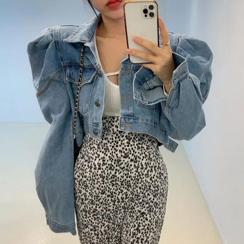 Ретро-стильный джинсовый жакет с подплечниками, длинными рукавами, на пуговицах, с воротником, осенняя верхняя одежда для женщин
Ретро-стильный джинсовый жакет с подплечниками, длинными рукавами, на пуговицах, с воротником, осенняя верхняя одежда для женщин