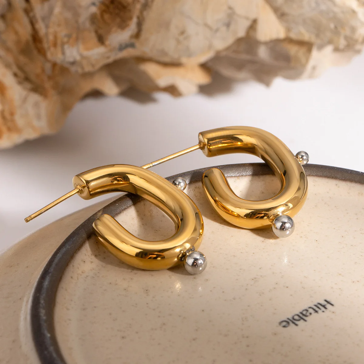 European And American INS Style Personality Earrings Exaggerated Temperament Suitable For Women To Wear Accessories
European And American INS Style Personality Earrings Exaggerated Temperament Suitable For Women To Wear Accessories
